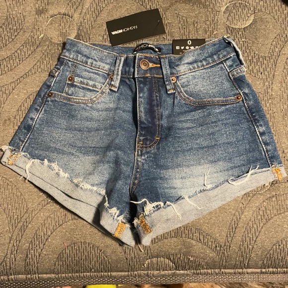 NWT Fashion Nova Blue Jean Shorts - Picture 4 of 8